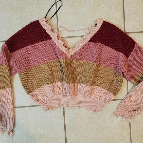 Forever 21 Sweaters - FOREVER 21 | Cropped distressed sweater | S